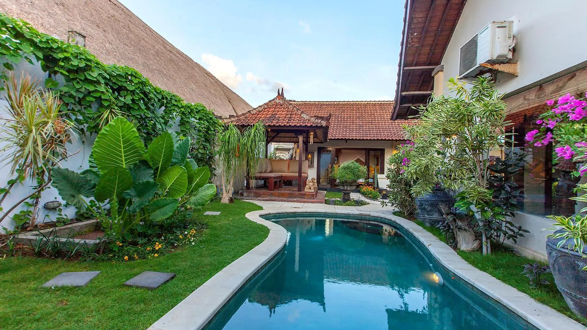 Intimate Villa In Seminyak