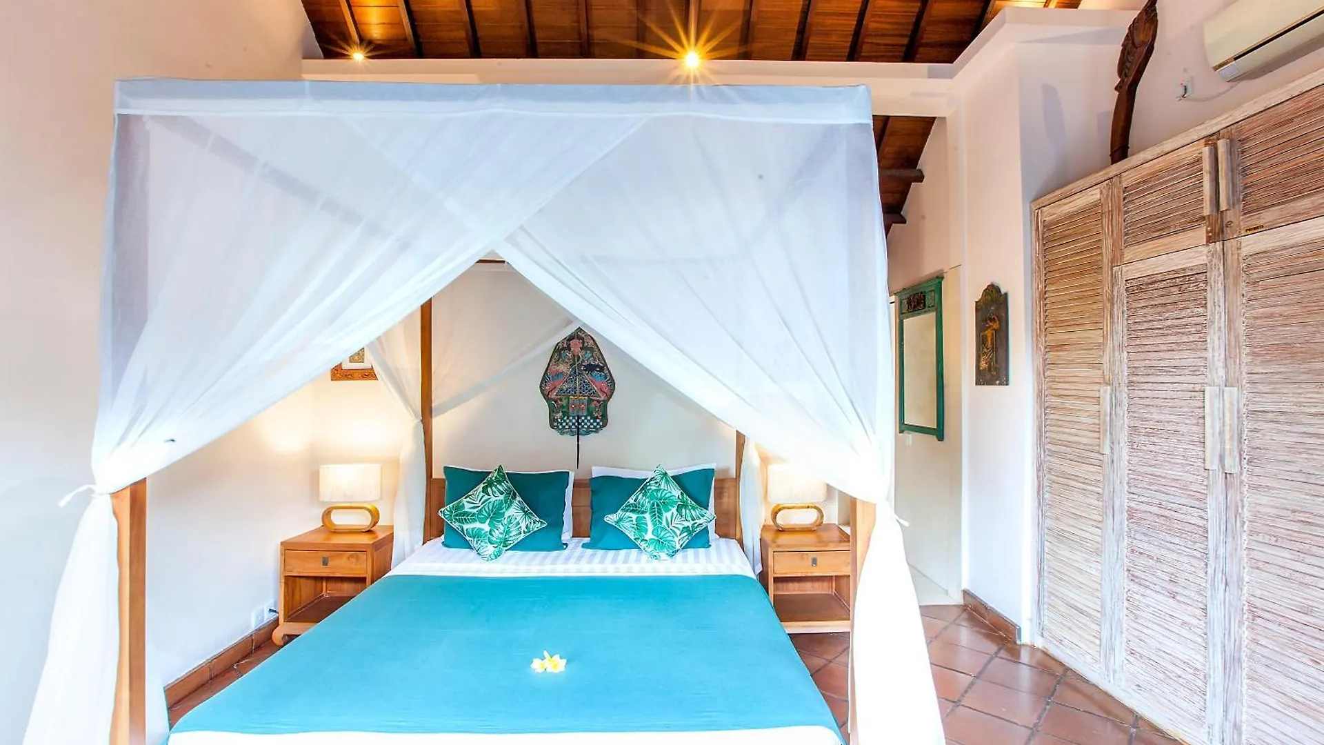 Intimate Villa In Seminyak