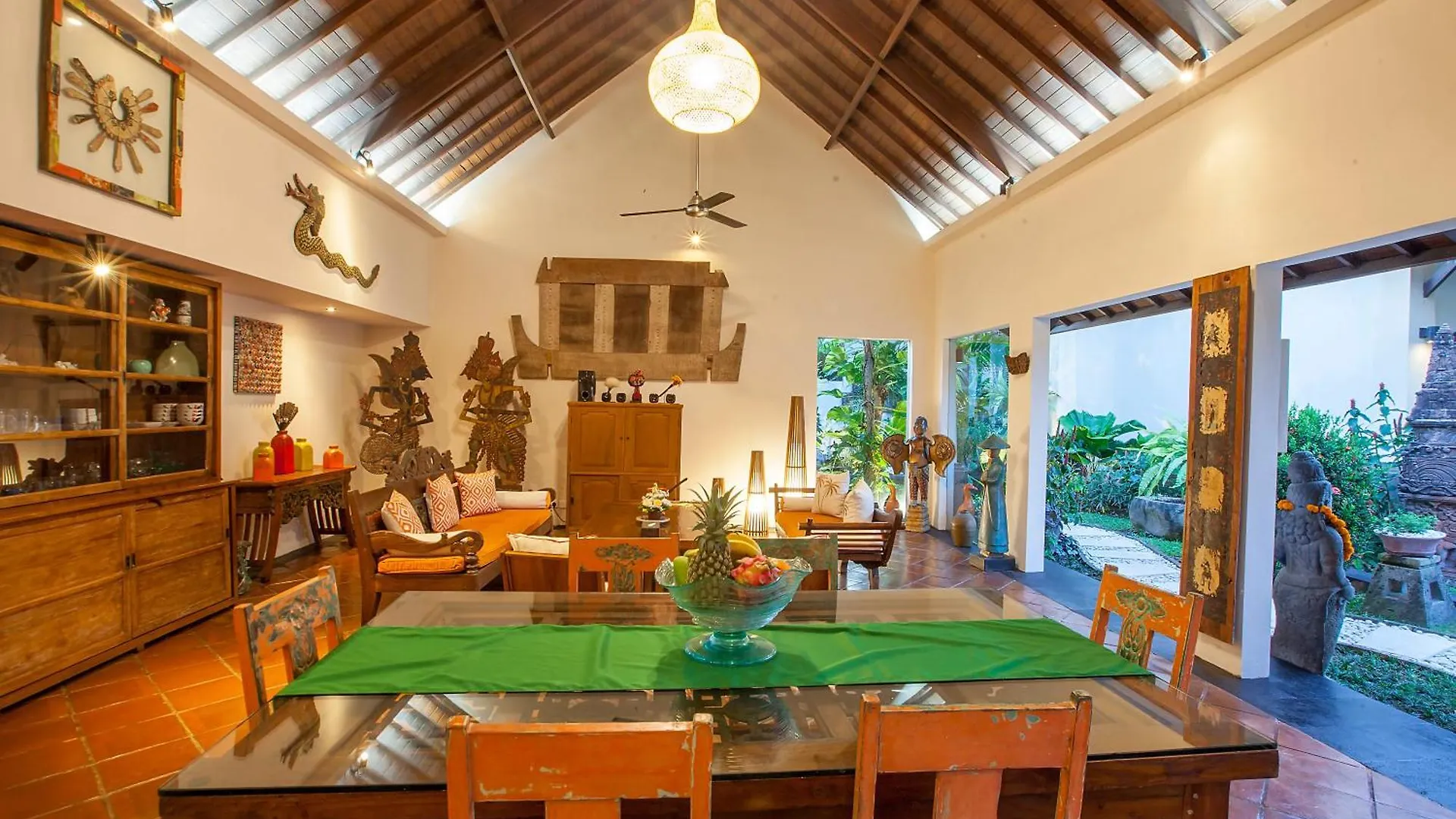 Intimate Villa In Seminyak