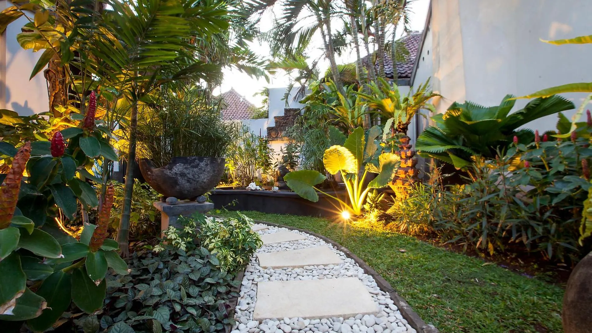 Intimate Villa In Seminyak