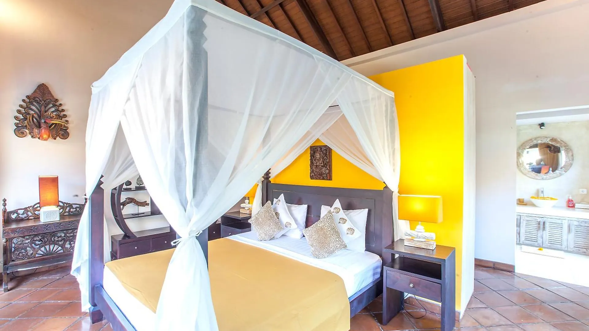 Intimate Villa In Seminyak