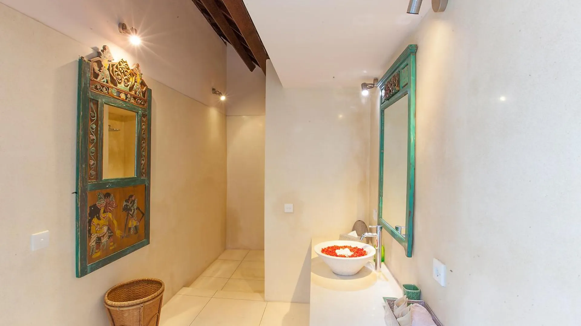 Intimate Villa In Seminyak