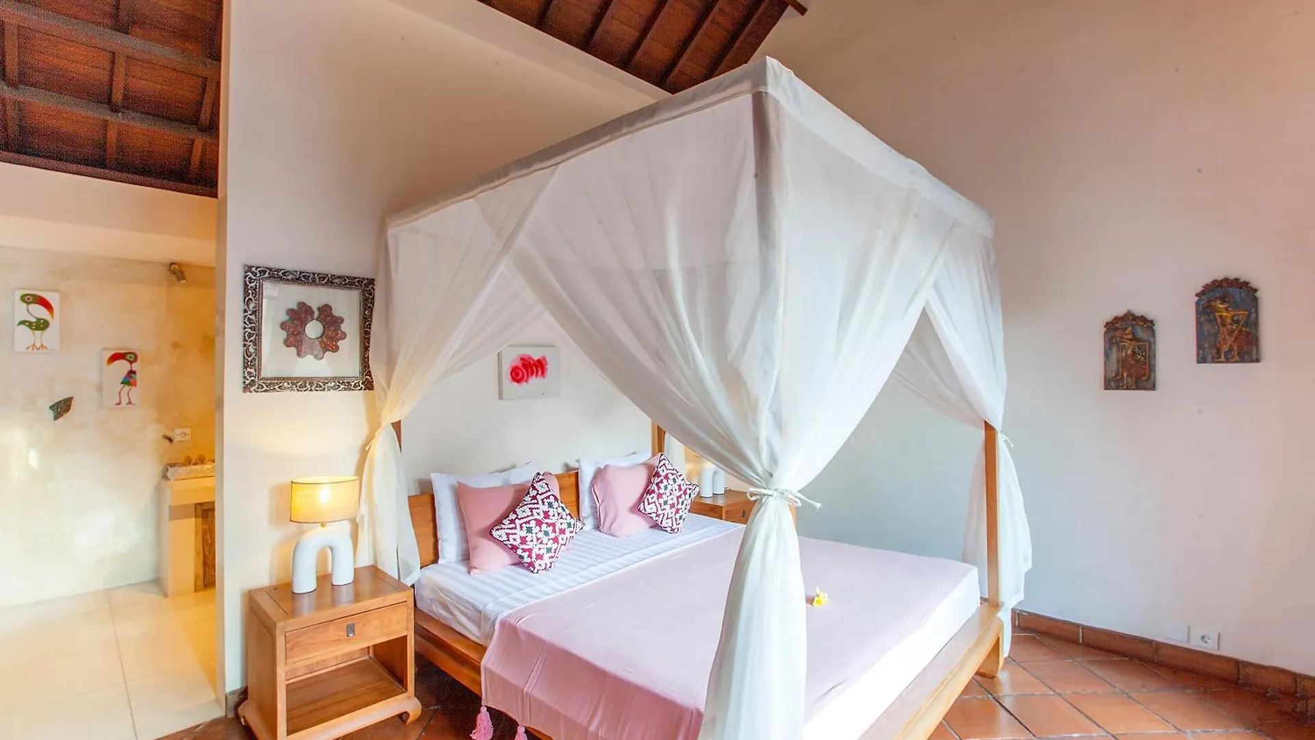 Intimate Villa In Seminyak